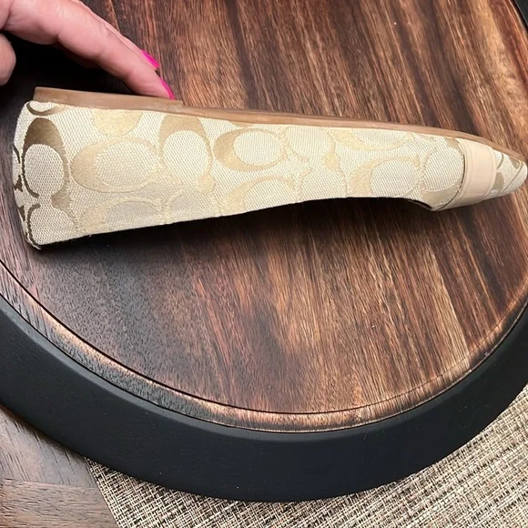 EUC - Preloved Coach Onida Flats, Size 7M US. - Picture 14 of 16